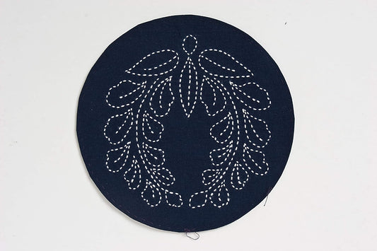 Guide pratique de poche Sashiko par Sylvia Pippen - 27 modèles, conseils et astuces pour une couture réussie