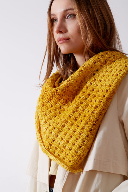 Cobblestone Shawl Kit in Urth Monokrom Worsted