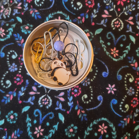 Nannie Charm Mixed Metals Tin Stitch Markers with 3D Needle Minder (50 pcs)