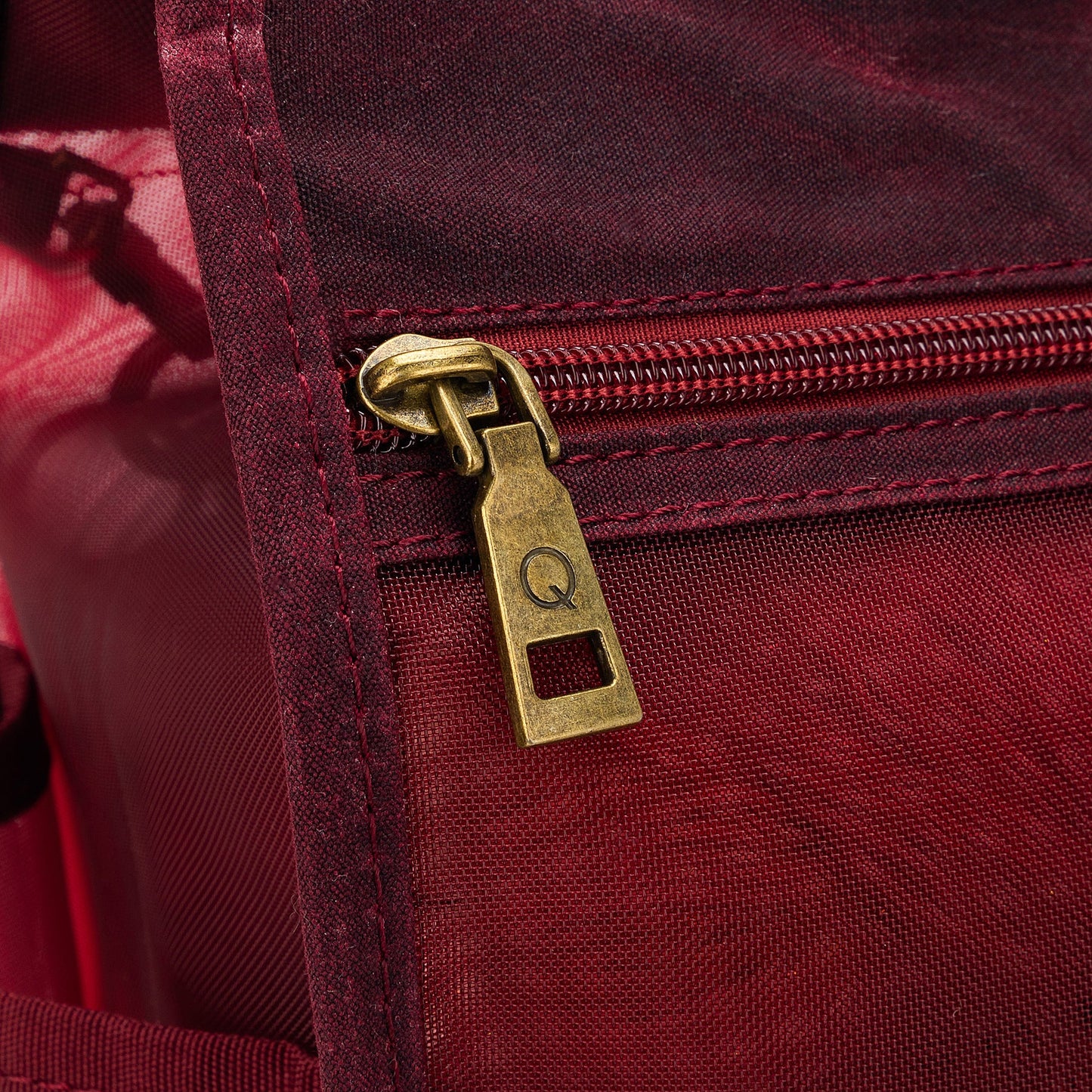 della Q Maker's Tall Mesh Tote - Red