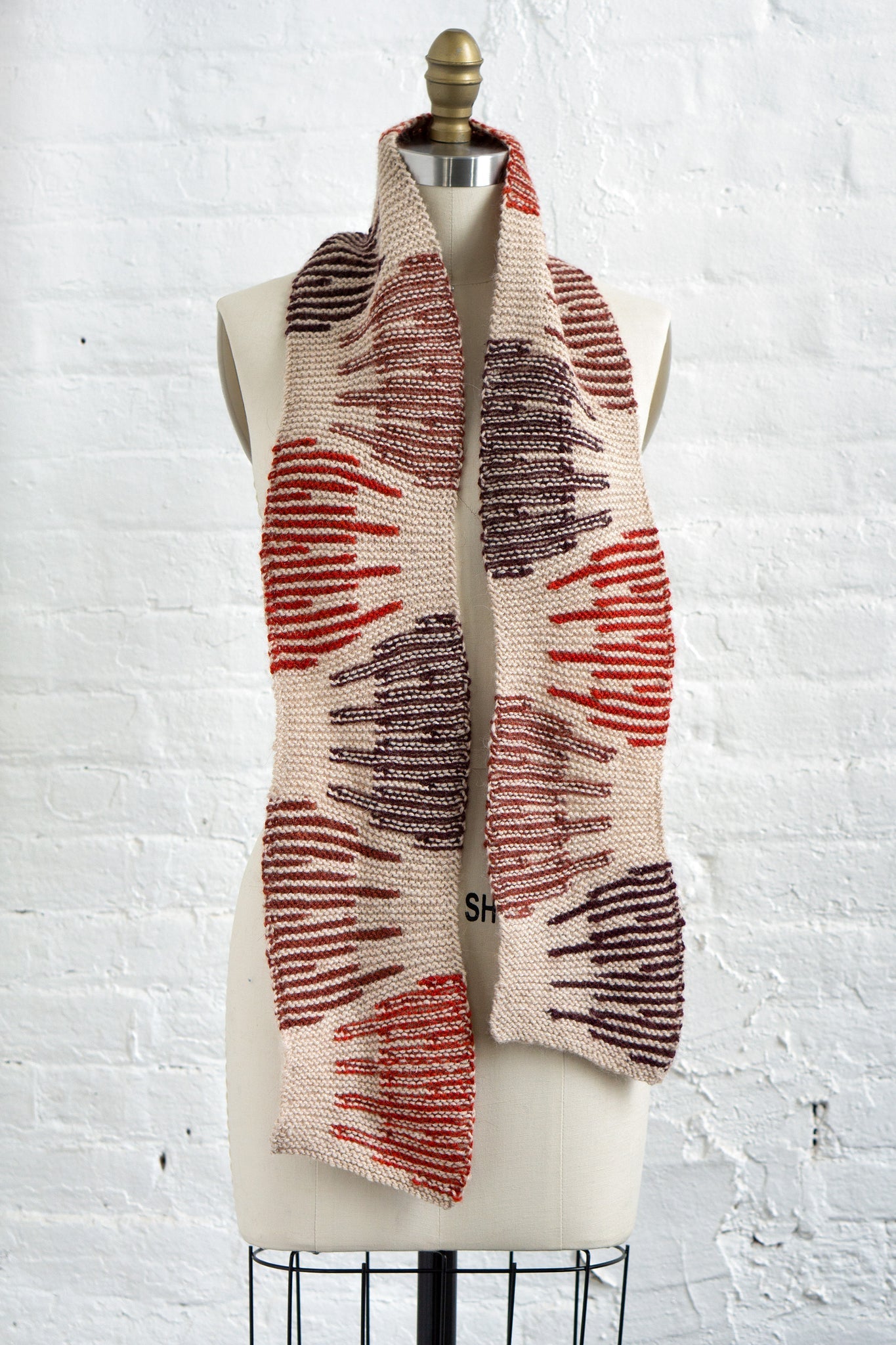 Destello Scarf in 1 sk H704 Beige (MC) + 1 sk each of H2150 Bing Cherry, H2121 Cinnamon, and H2110 Zinnia