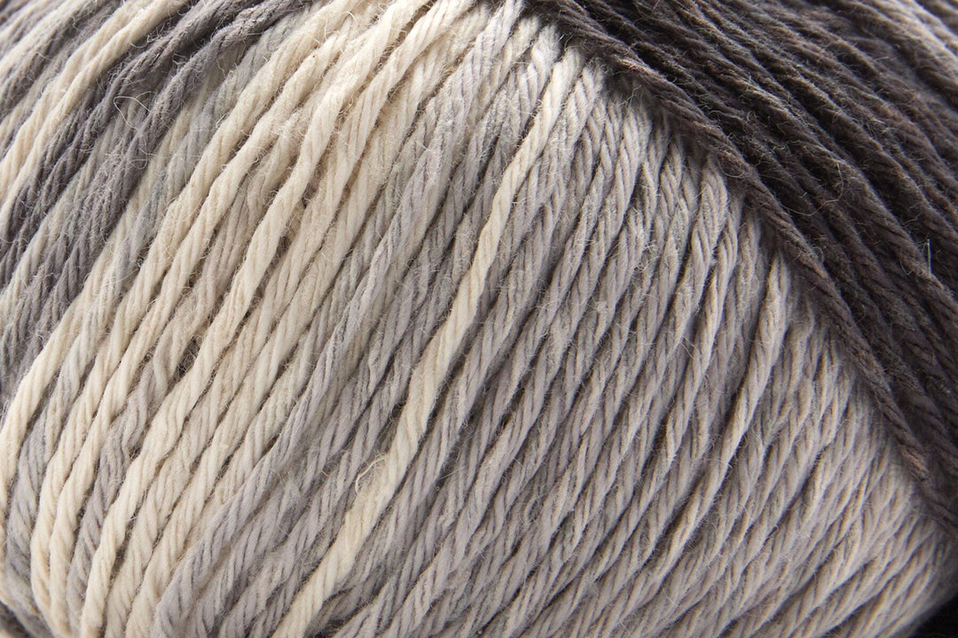 Universal Yarn Sandcastle in 104 - Umbrella