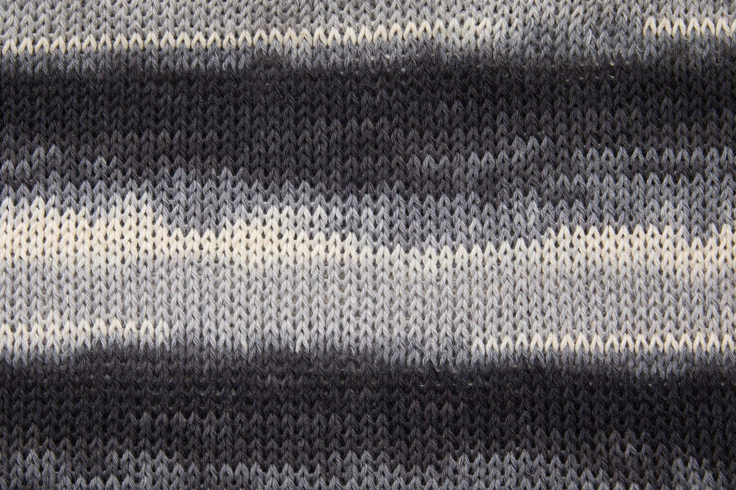 Universal Yarn Sandcastle in 104 - Umbrella