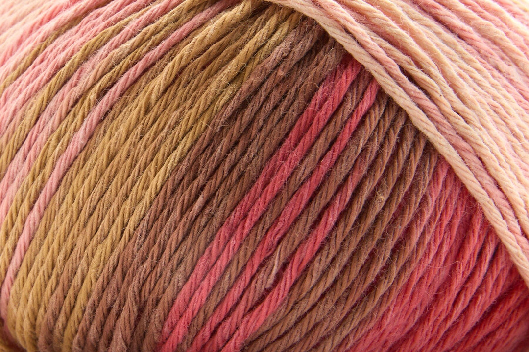 Universal Yarn Sandcastle in 105 - Driftwood