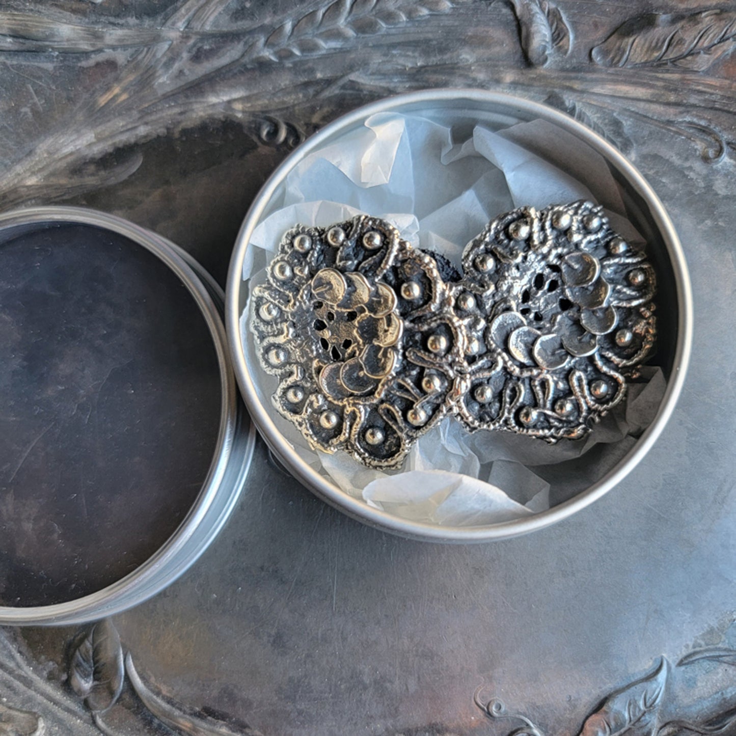 Lot de 2 boutons à clous en dentelle pailletée JUL Designs